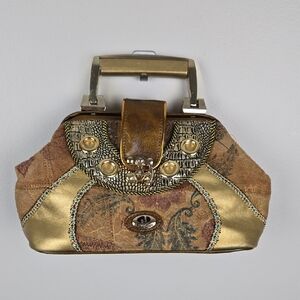 Vintage-Inspired Gold and Brown Clutch‎